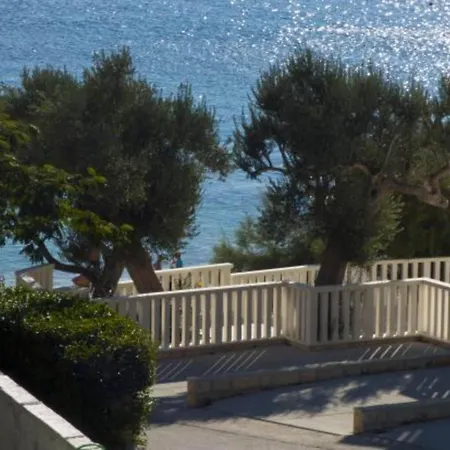 Beachfront Pla A - Two Bedroom A2 Ivan Dolac